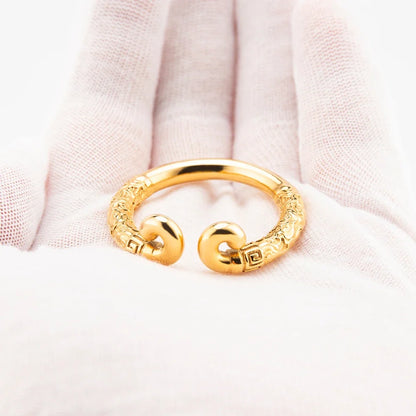 Relief und Enden des Rings im Detail