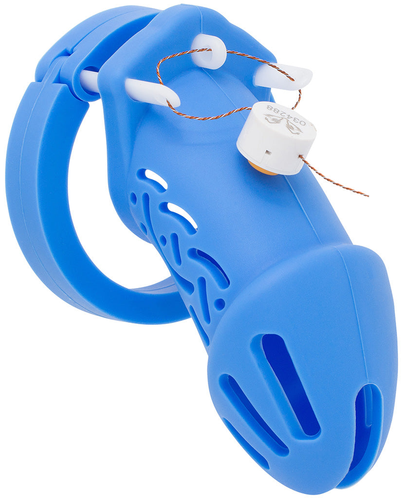 Blauer langer Käfig mit nummerierter Plombe
