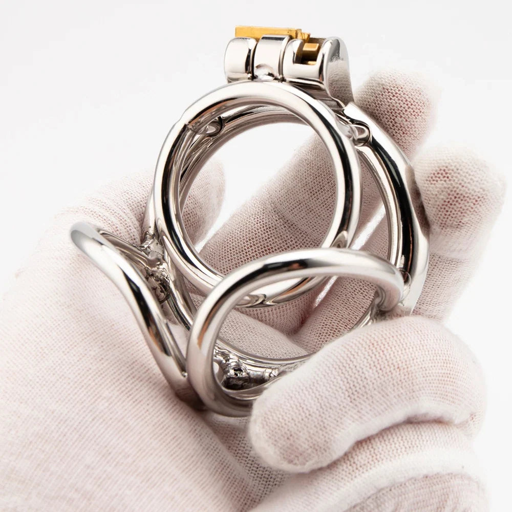 Offene Ringform in einer behandschuhten Hand