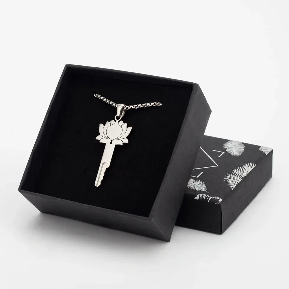 Silberfarbene Lotus-Kette in Geschenkbox