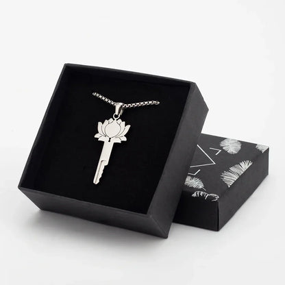 Silberfarbene Lotus-Kette in Geschenkbox