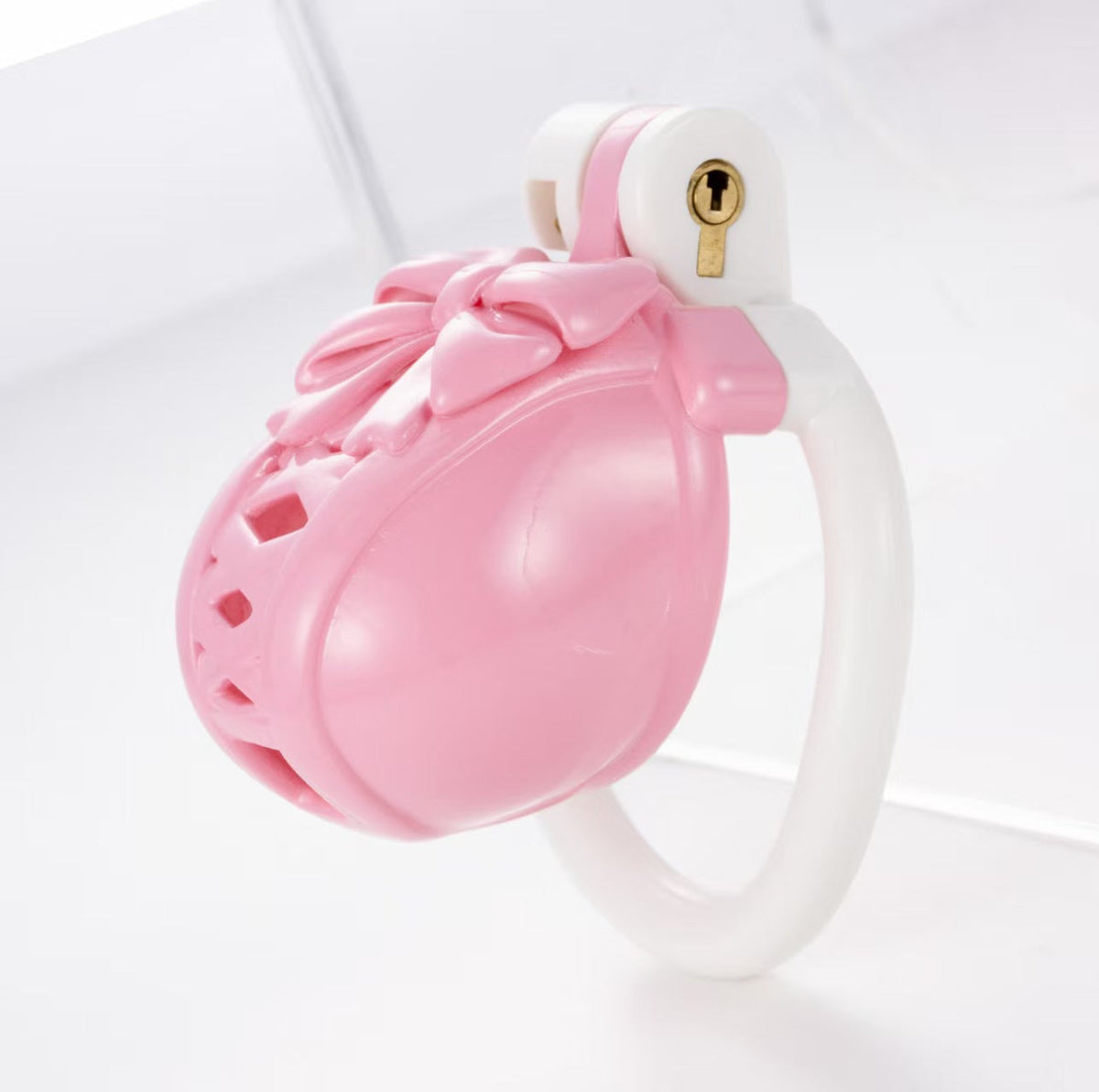 Pinke Hülle mit weißem Ring