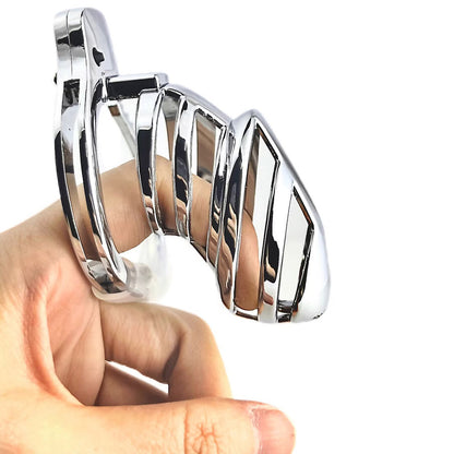 Seitliche Ansicht des Käfigs in der Hand
