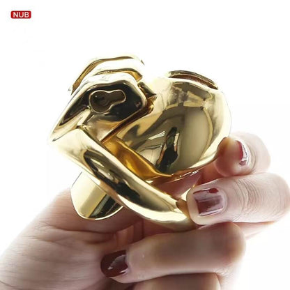 Goldfarbener HTV3 Nub in einer Hand