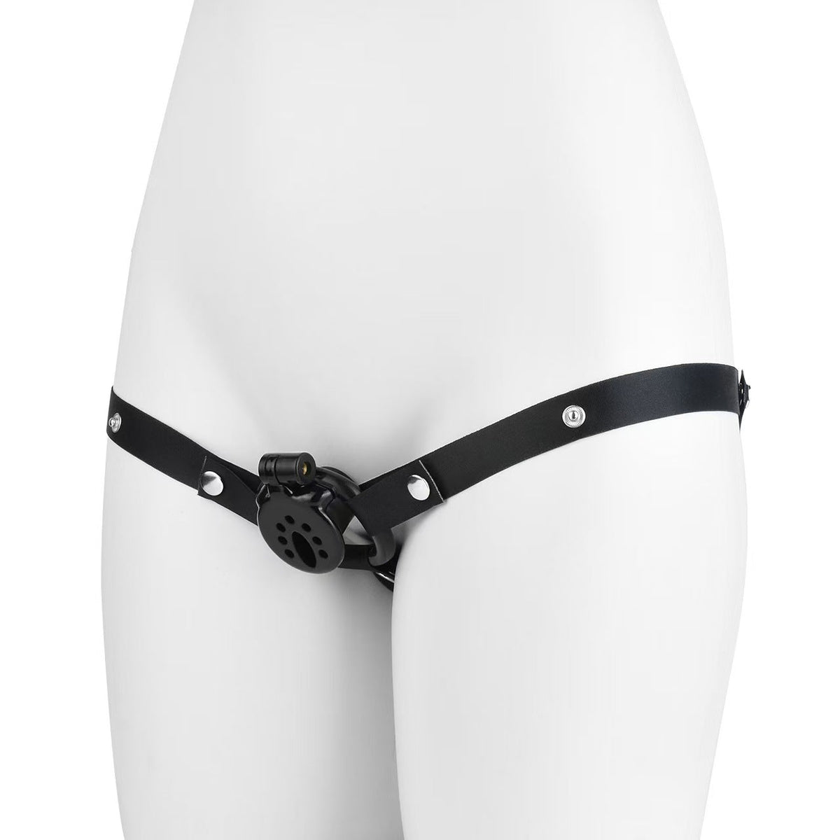Schwarzes Set mit Dreipunktgurt am Modell
