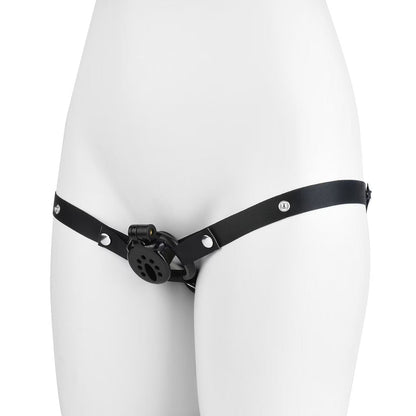 Schwarzes Set mit Dreipunktgurt am Modell