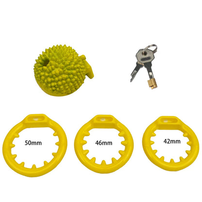 Grünes Set mit drei genoppten Ringen