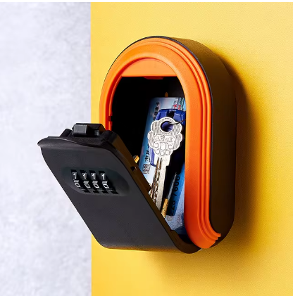 Geöffnete orangefarbene Schlüsselbox