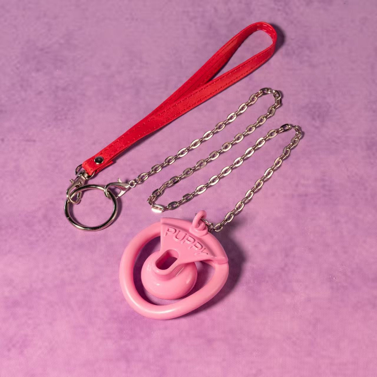 Pinkes Set mit Kette und Handschlaufe