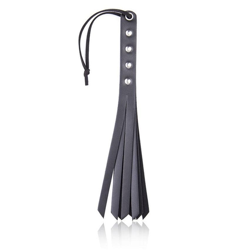 Schwarze Tawse mit aufgefächerten Riemen