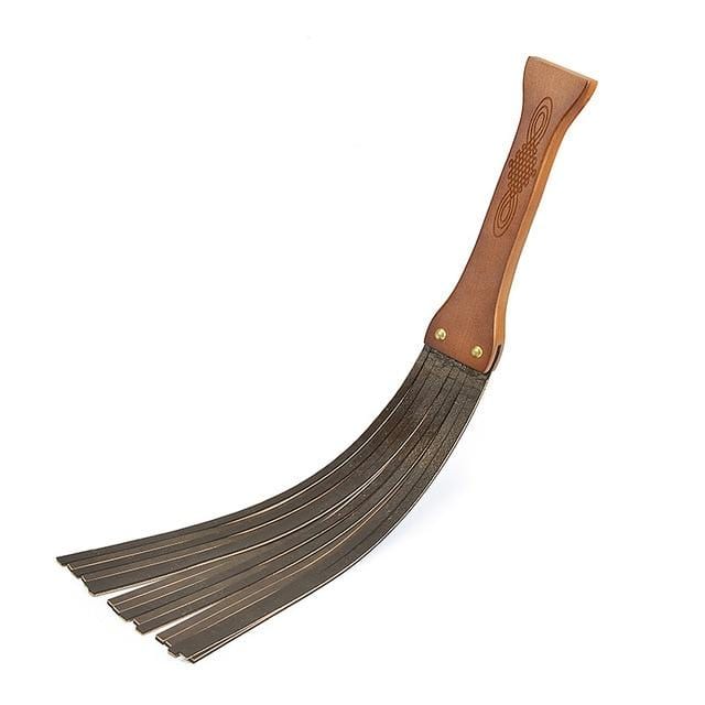 Brauner Flogger in voller Länge