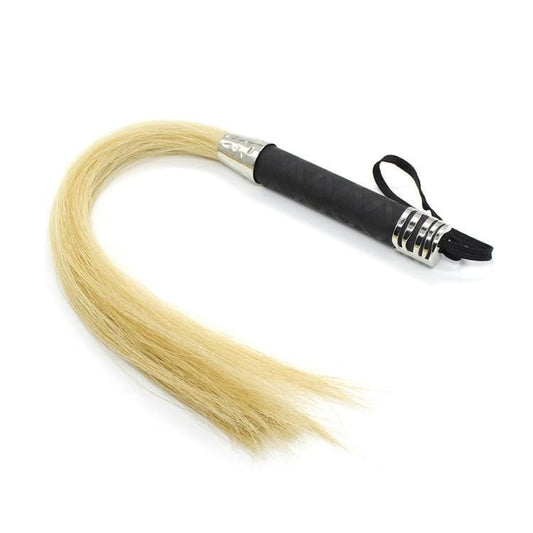 Pferdehaar-Flogger mit schwarzem Griff und Metallendstücken