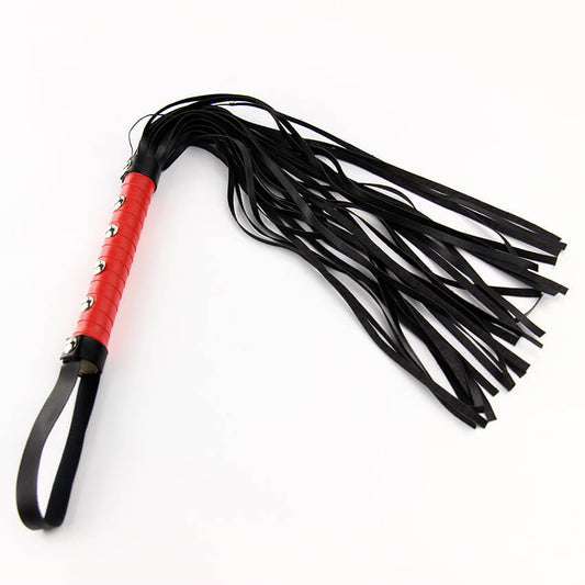 Schwarzer PU-Flogger mit rotem Griff und Handschlaufe
