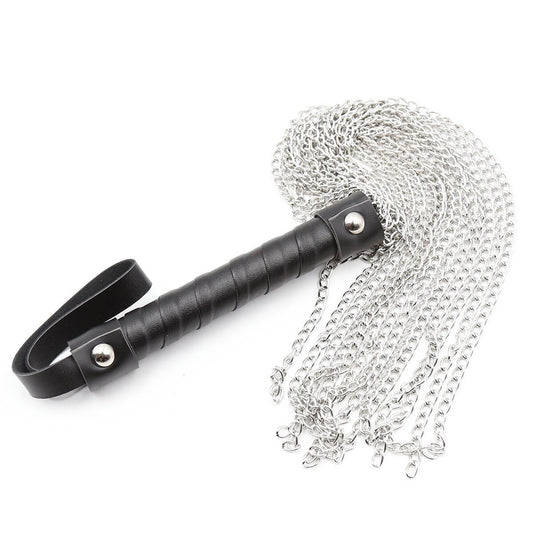 Metallketten-Flogger mit schwarzem Griff