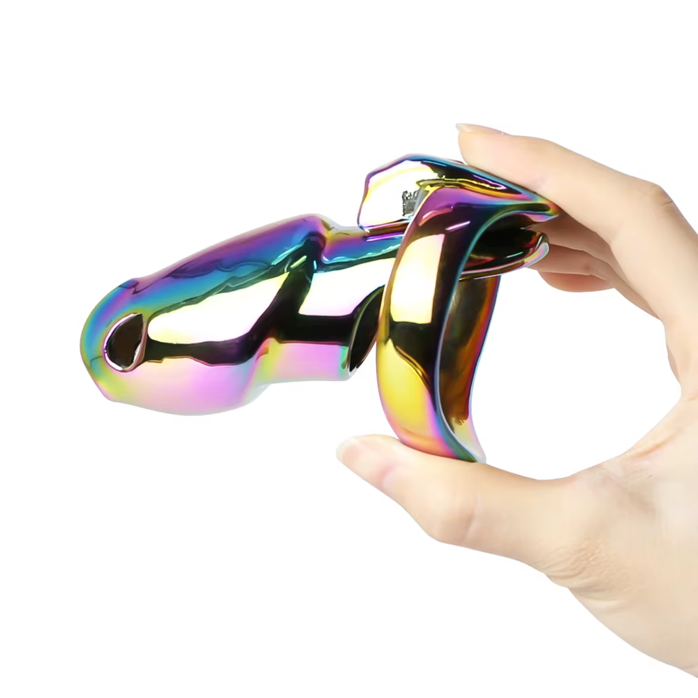 Regenbogenkäfig seitlich in einer Hand